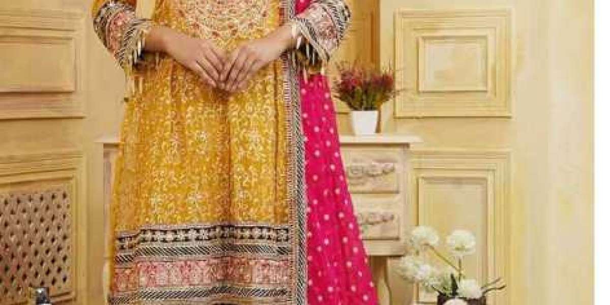 WHY PAKISTANI DRESSES UK FAMOUS
